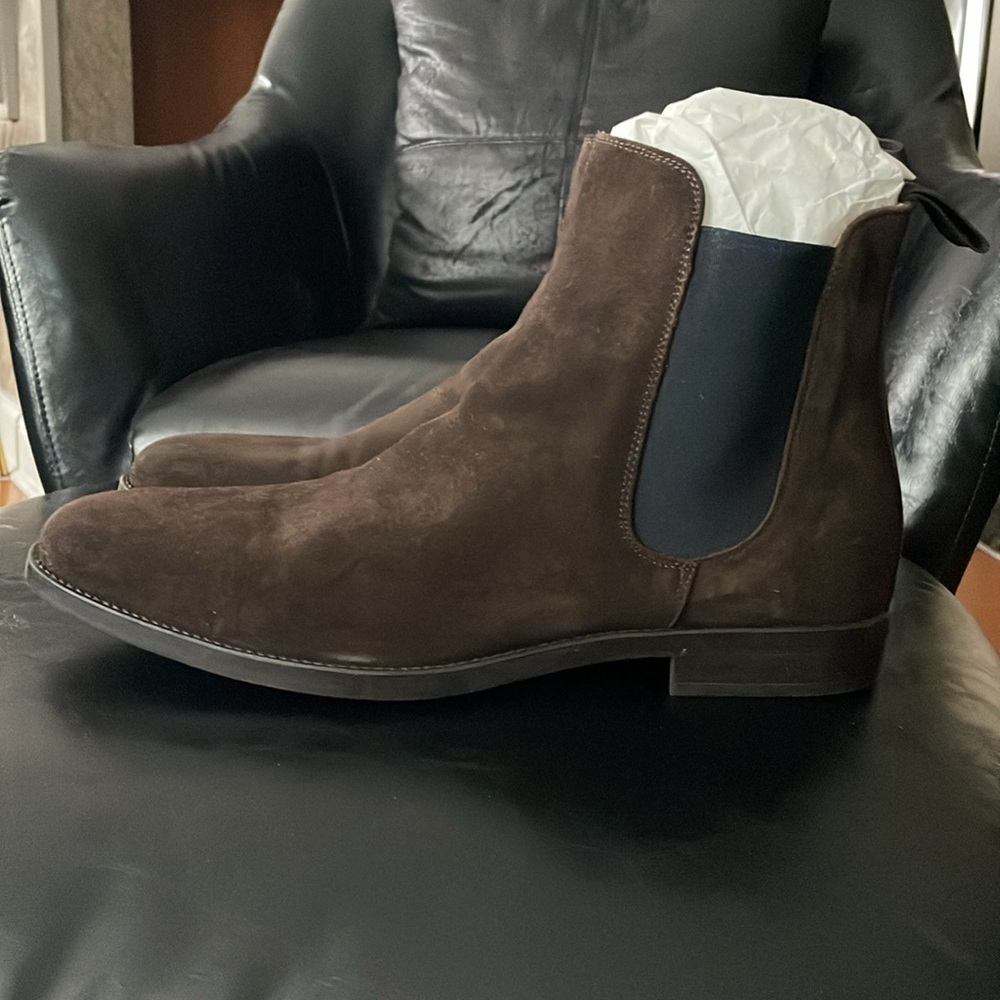 Men's Scarosso Brown Suede Chukka Boots. Worn Once, Amazing Condition! Size 10